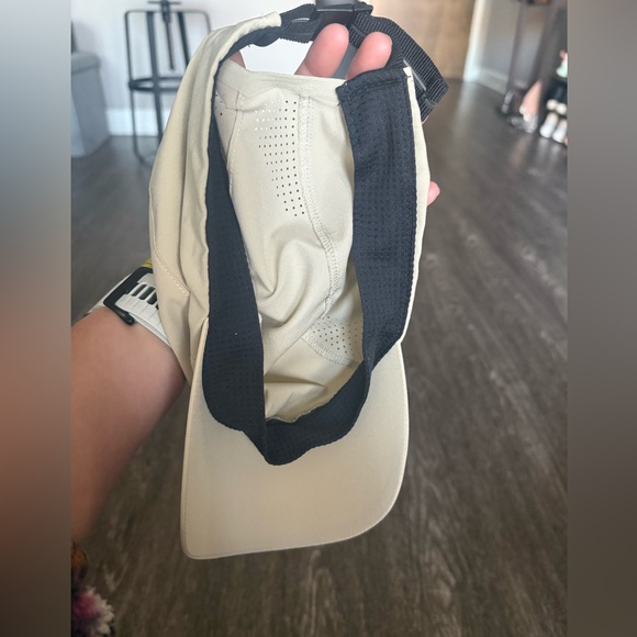 Solomon Running Cap - Picture 2 of 3